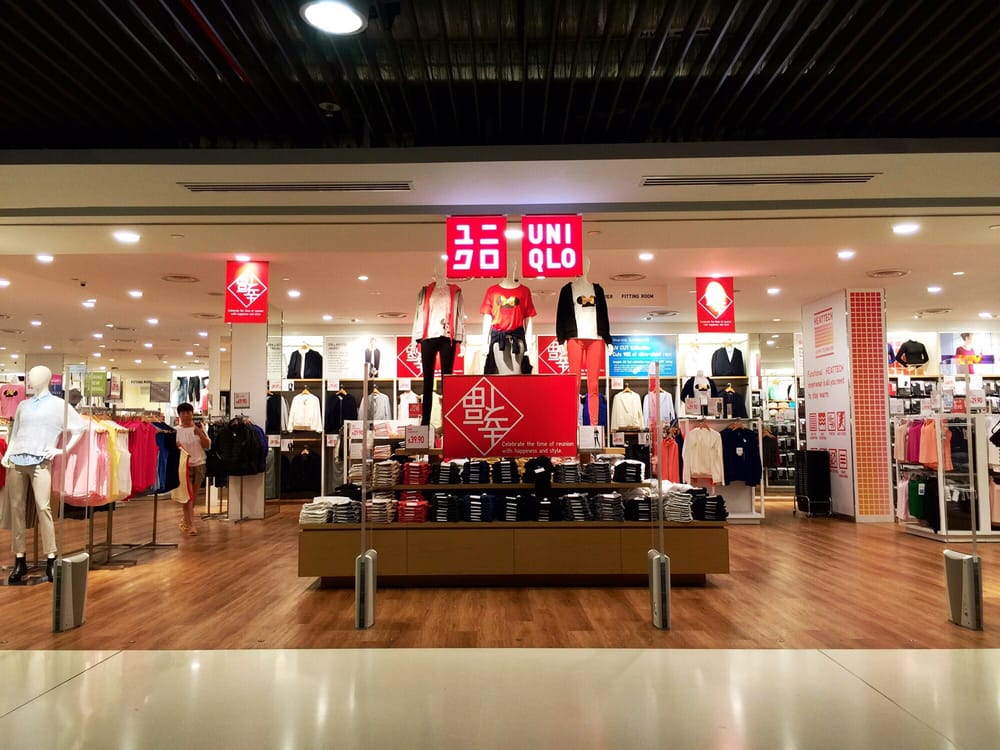 Uniqlo front entrance
